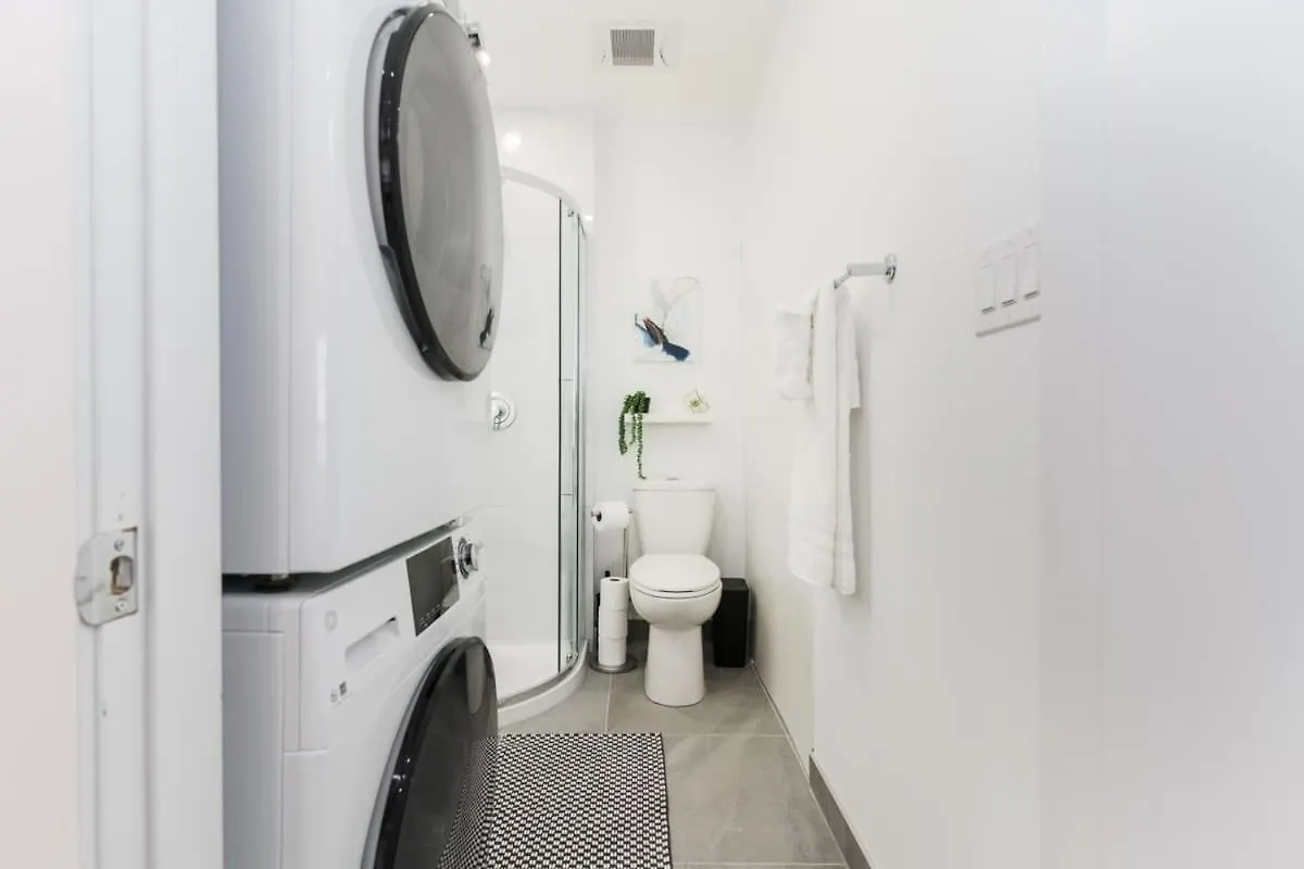 Hotell New Elegant Suite For 8 W Patio - Heart Of Toronto Kanada